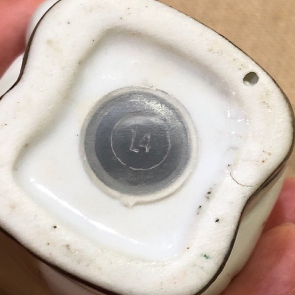 Vintage-Looking Chef Salt and Pepper Shakers - Picture 6 of 8